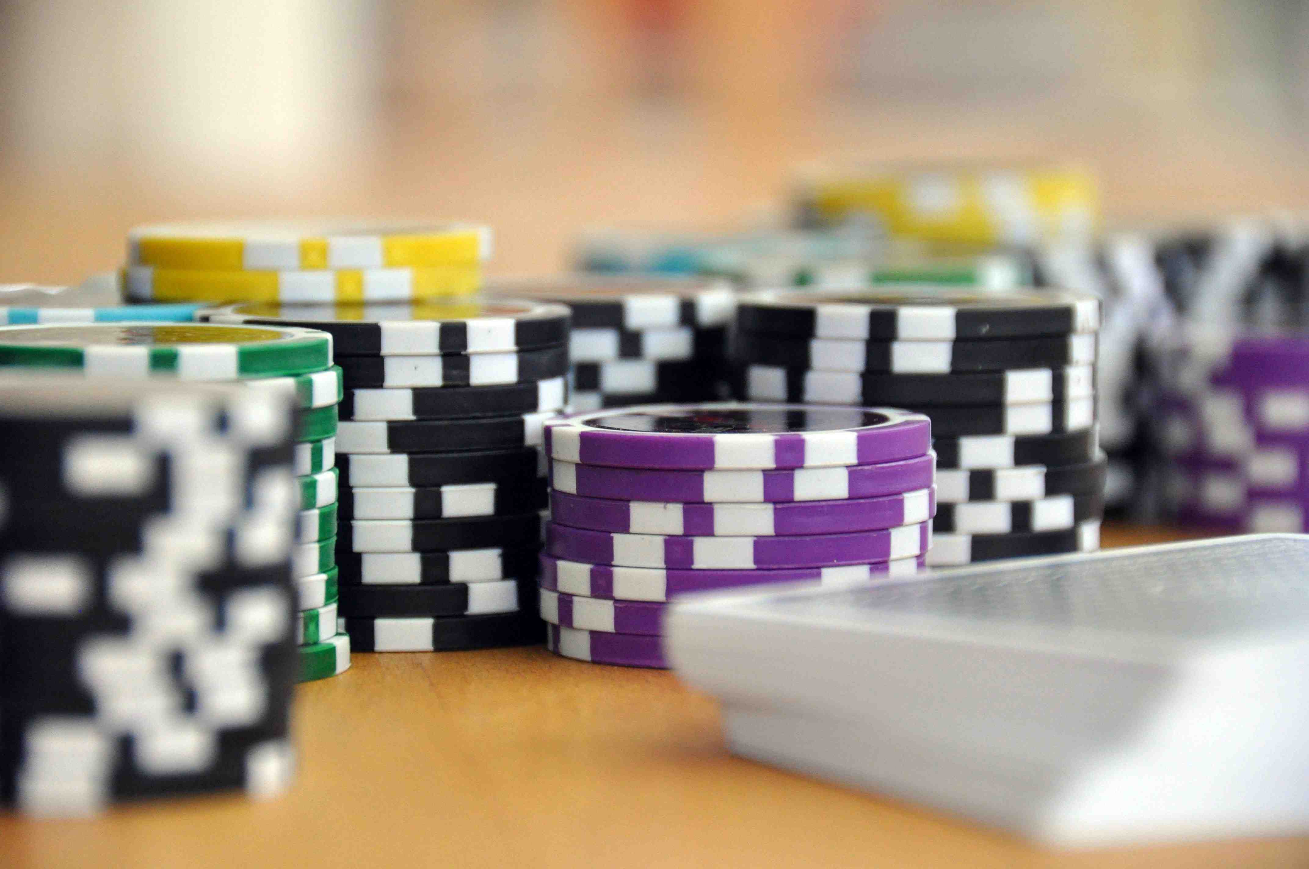 Live casino interaktif dengan dealer asli dan layanan real-time